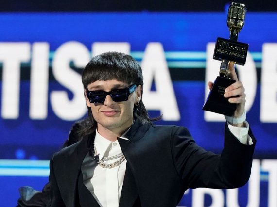 Peso Pluma Obtiene Premios En Los Billboard De La Musica Latina